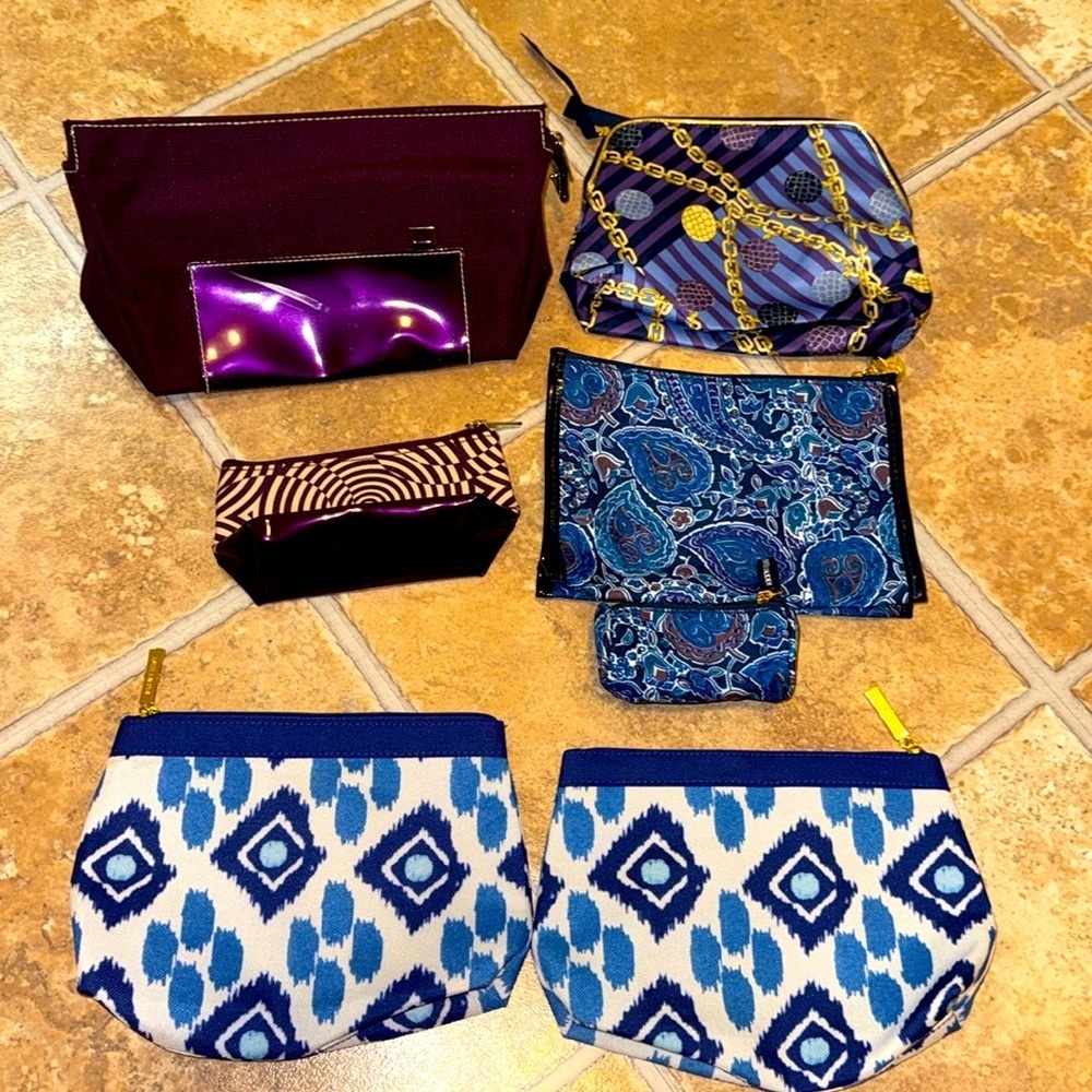 Estee Lauder Makeup/Cosmetic/Skincare Assorted Zipper Bags Bundle